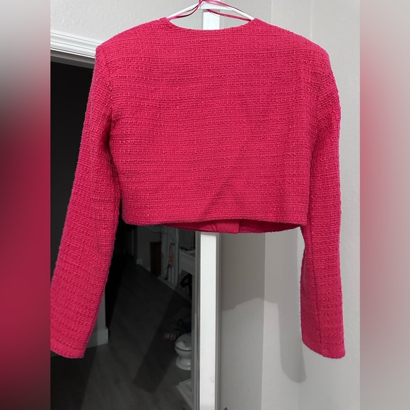 Zara cropped tweed pink blazer. Size XL, fits like a large. Brand new with tags - Picture 3 of 4